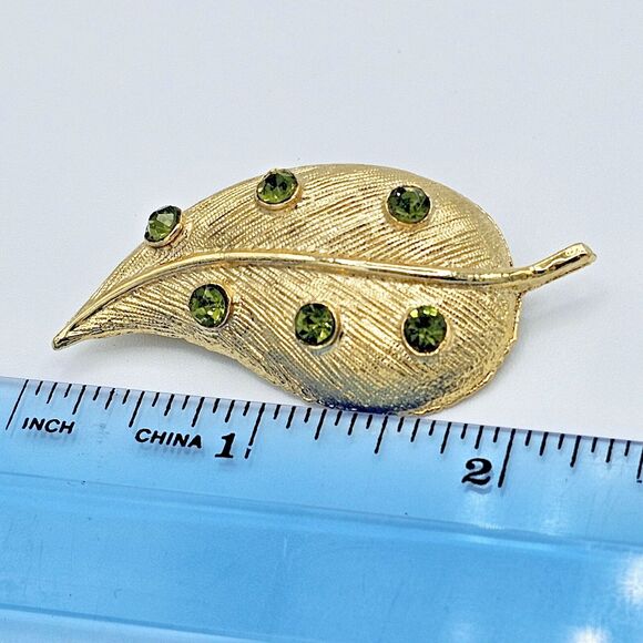Autumn Leaf Brooch Green Jeweled Fall Foliage Gold Tone Estate Jewelry Pin - Picture 8 of 9